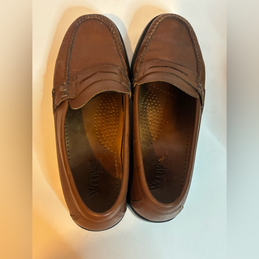 Weejuns Classic Brown Leather Women's Loafers - Picture 2 of 7